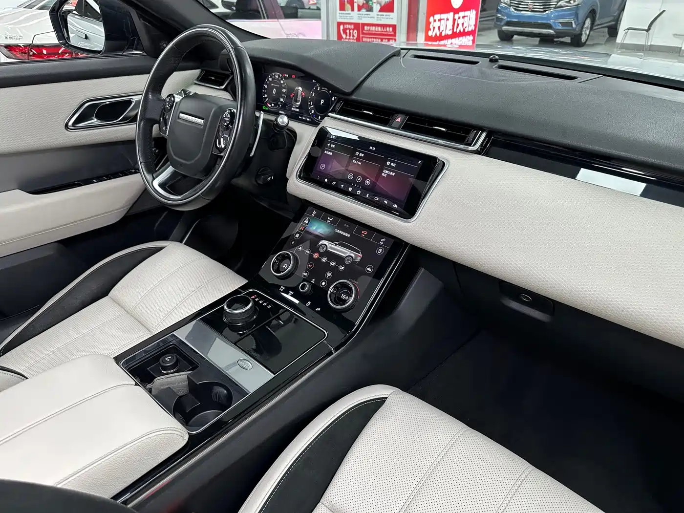 Photo 22 - Land Rover Range Rover Velar