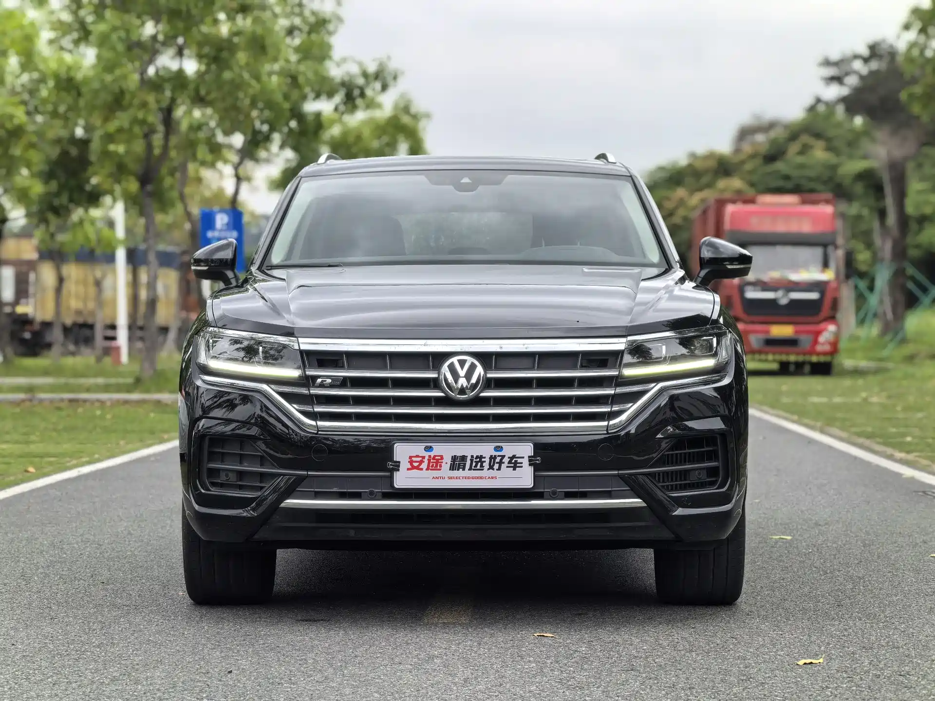 Фото 2 - Volkswagen Touareg