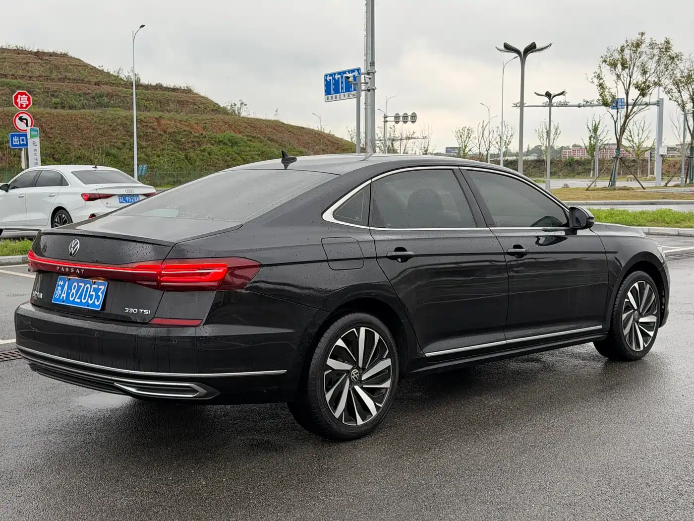 Volkswagen Passat 2022 330TSI Elite Edition фото 4