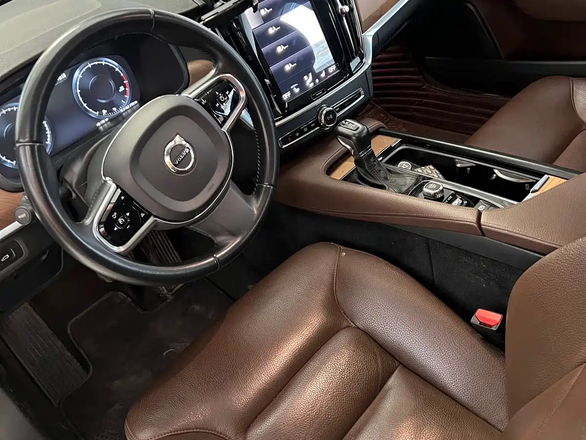 Фото 7 - Volvo S90