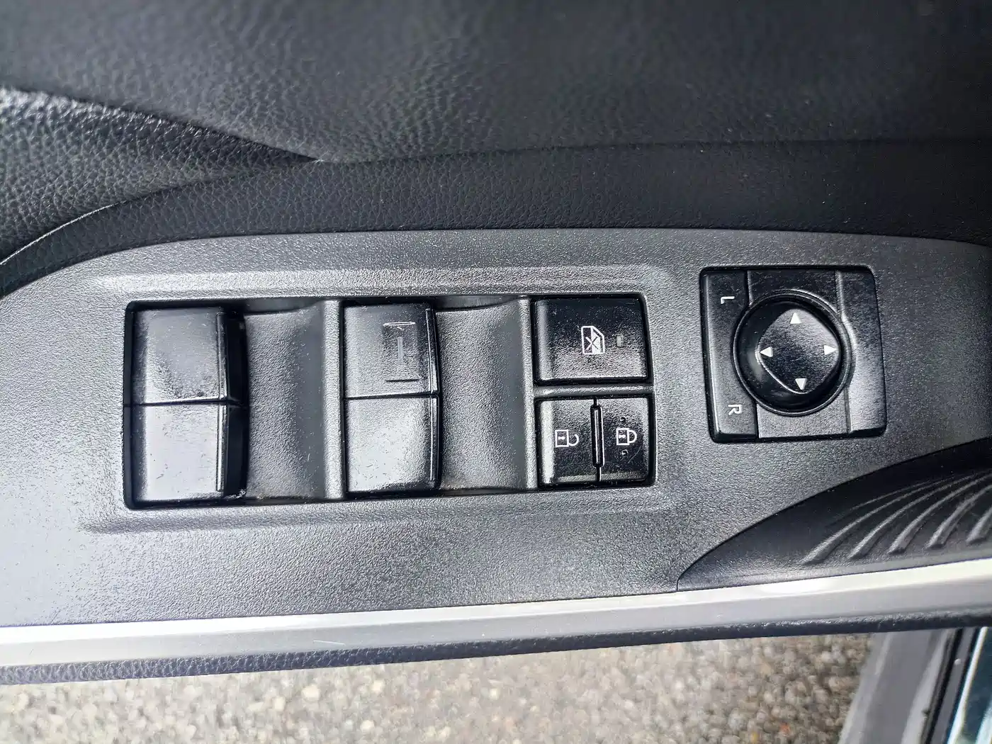 Toyota Wildlander 2020 Dual Engine 2.5L E-CVT FWD Luxury фото 14
