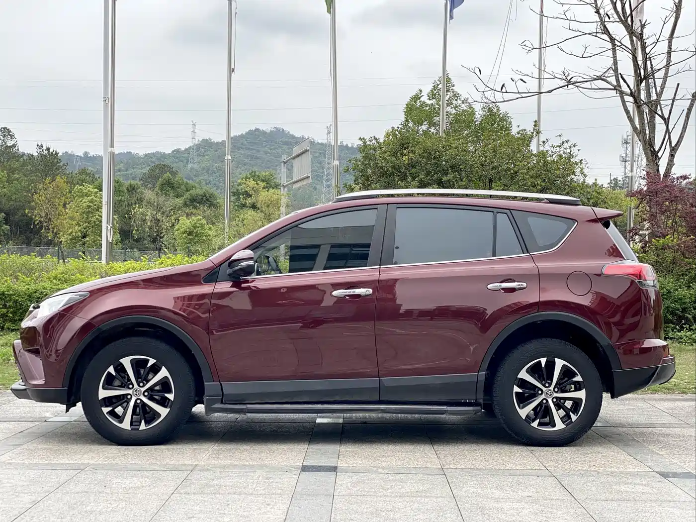 Toyota RAV4 Rongfang 2016 2.0L CVT 2WD Trend (China V) фото 3