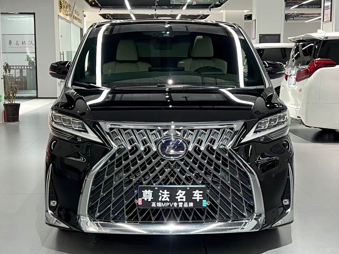 Lexus LM