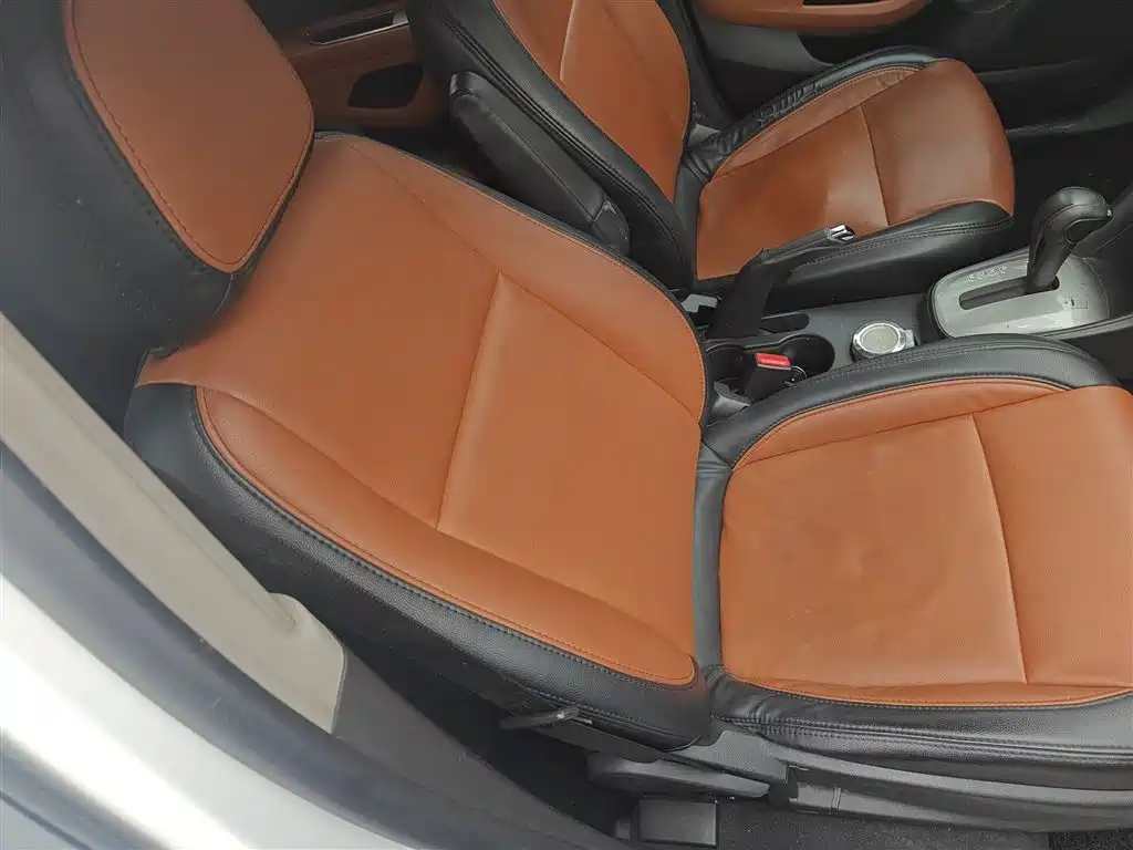Chevrolet Trax 2016 1.4T Automatic 2WD Comfort Sunroof Edition фото 25