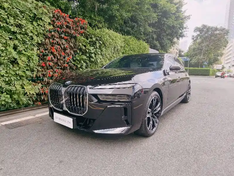BMW I7