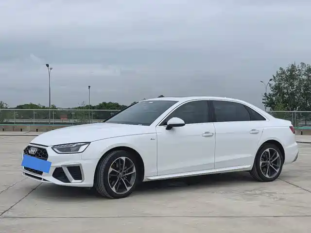Audi A4L 40 TFSI, Стиль Драйв