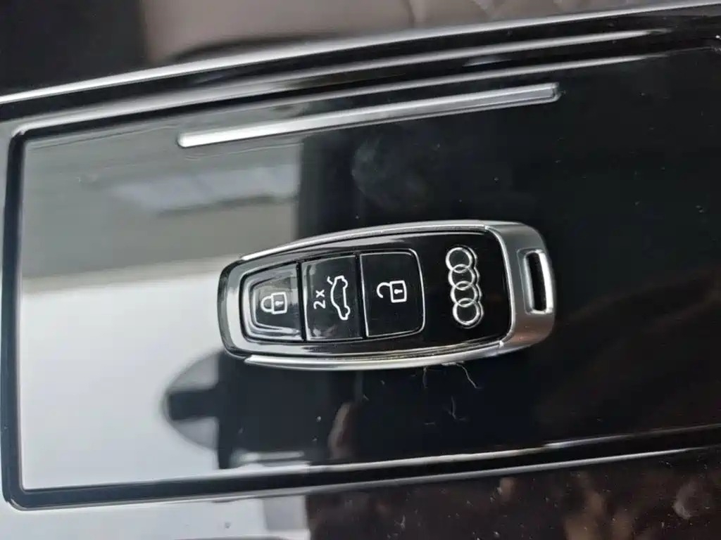 Фото 9 - Audi A8