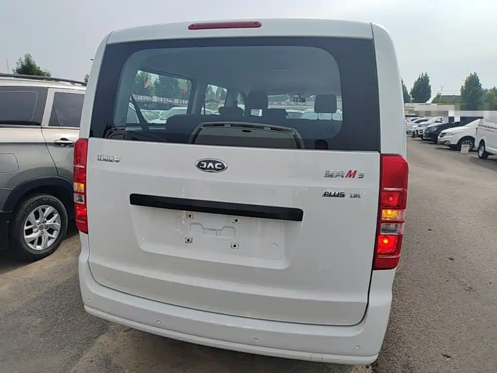 JAC Refine M3 2024 2023 PLUS 1.8L Comfort 7/8-seater