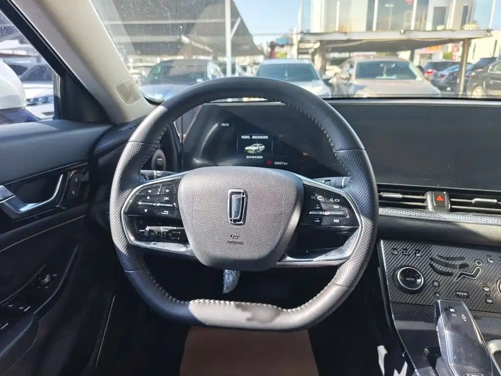 Фото 13 - Besturn B70