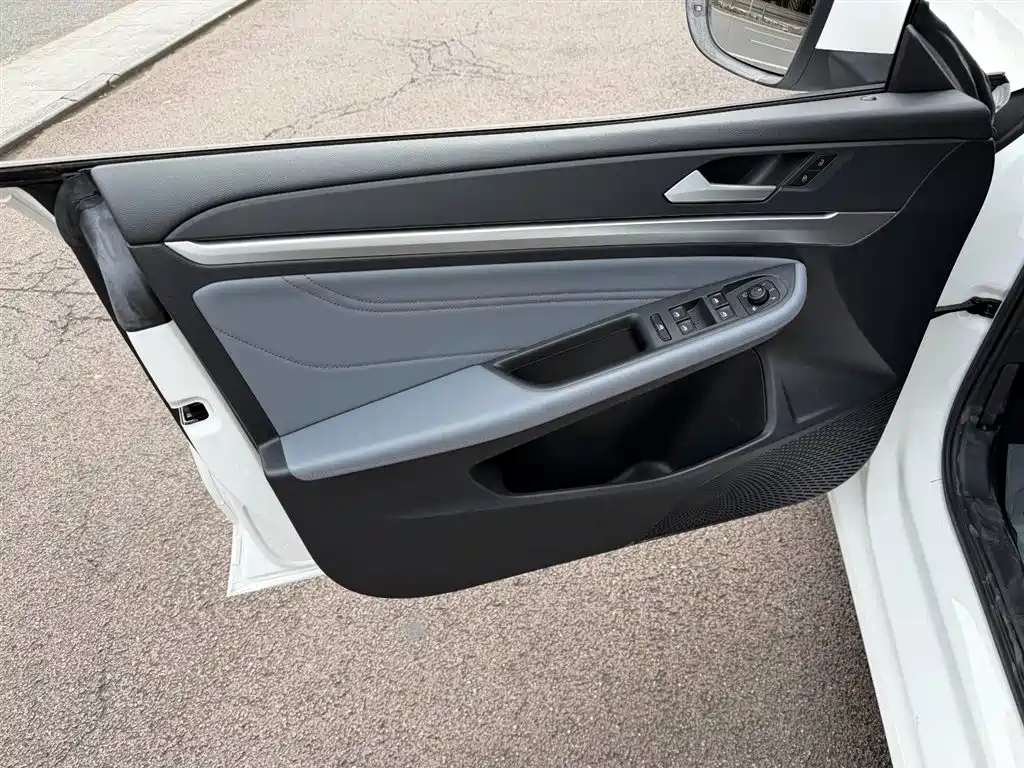 VOLKSWAGEN LINGDU