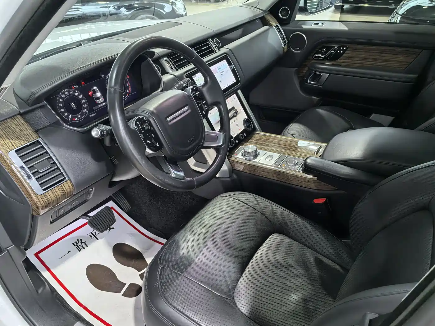 Land Rover Range Rover 2019 3.0 SC V6 Heritage Extended Edition фото 17