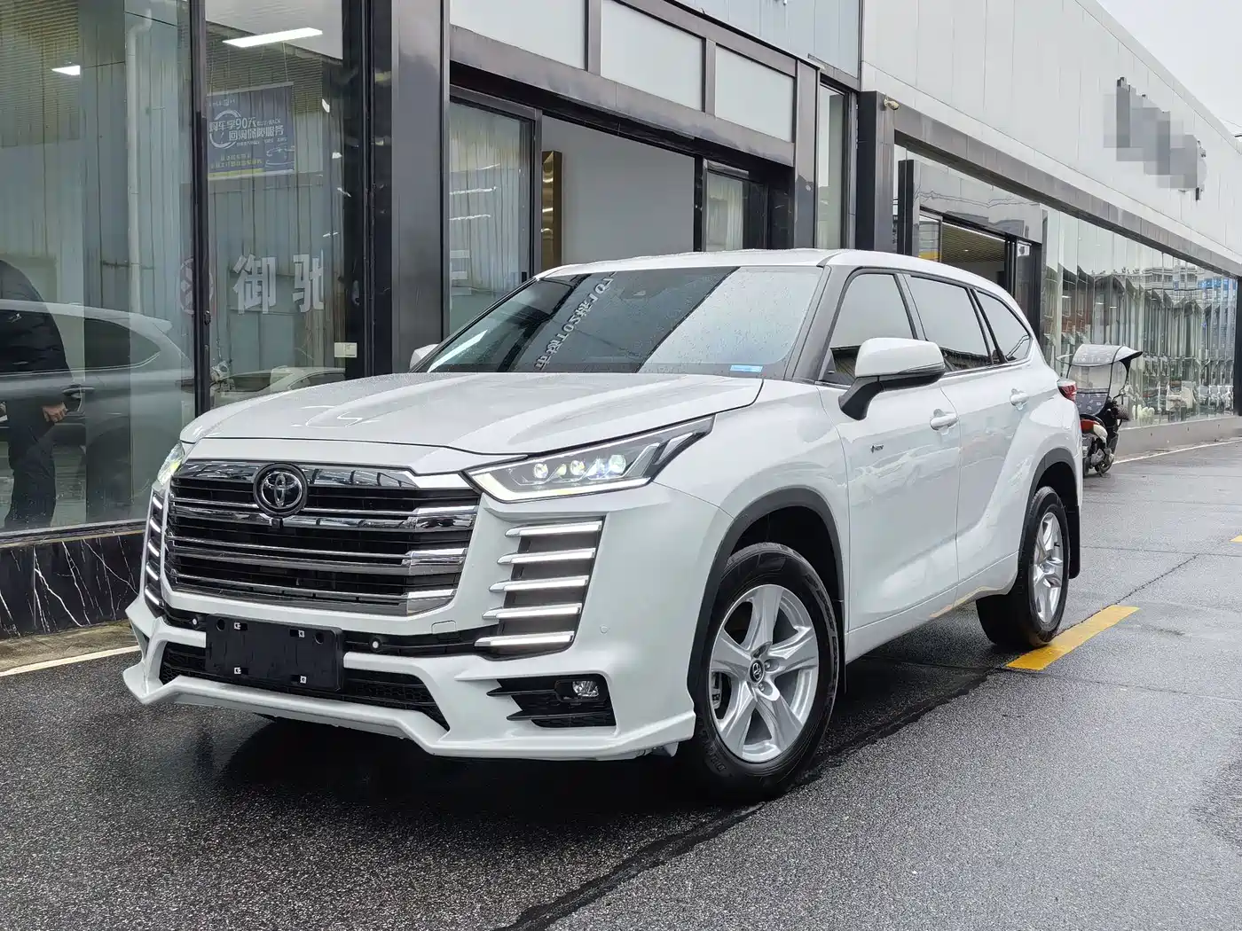 TOYOTA HIGHLANDER
