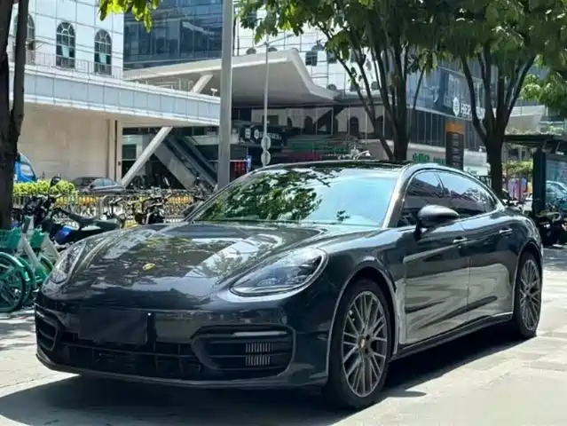 PORSCHE PANAMERA