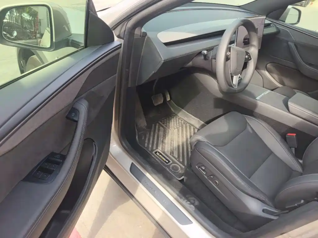 Tesla Model Y L 2026 2025 Facelift Long Range AWD
