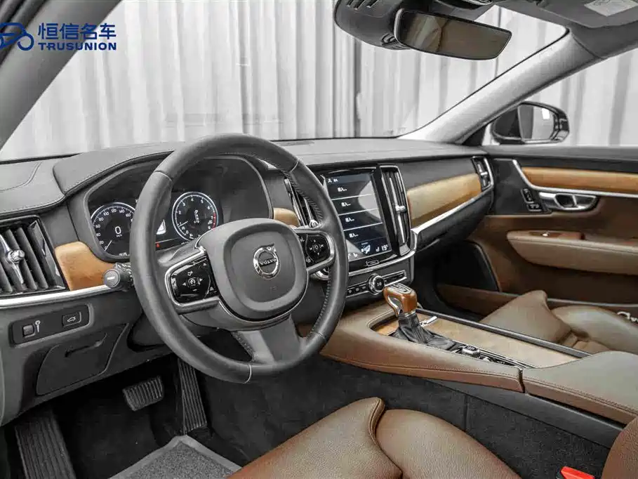 Фото 12 - Volvo S90