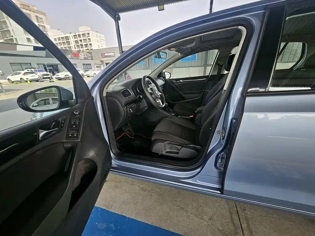 Volkswagen Golf 2011 2011 Model 1.6 Automatic Fashion