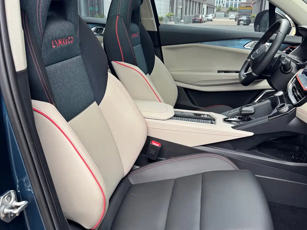 Lynk & Co 06 2020 1.5T Halo фото 14