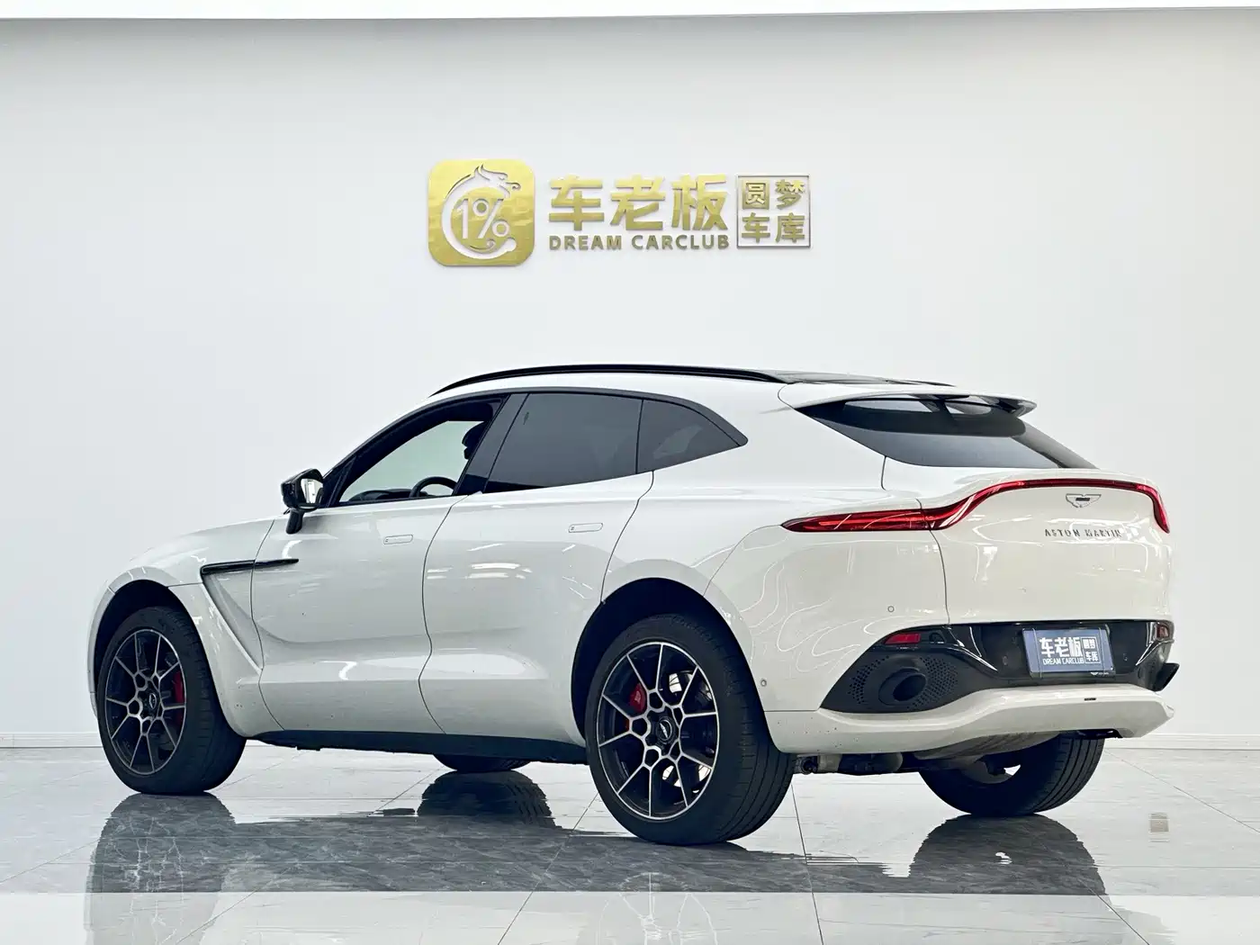 Aston Martin DBX 2022 2020 4.0T V8