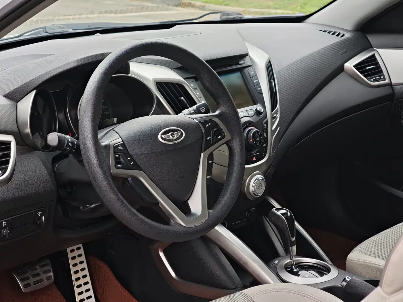 Hyundai Veloster 2012 1.6L Automatic Luxury Edition фото 15