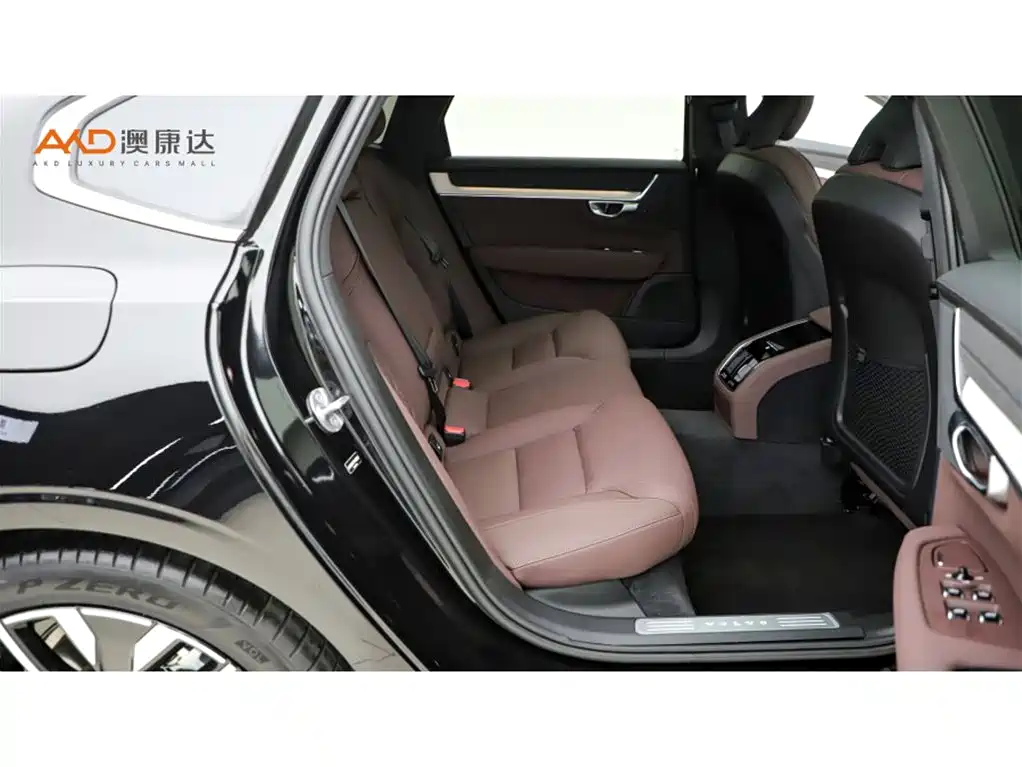 Фото 8 - Volvo S90
