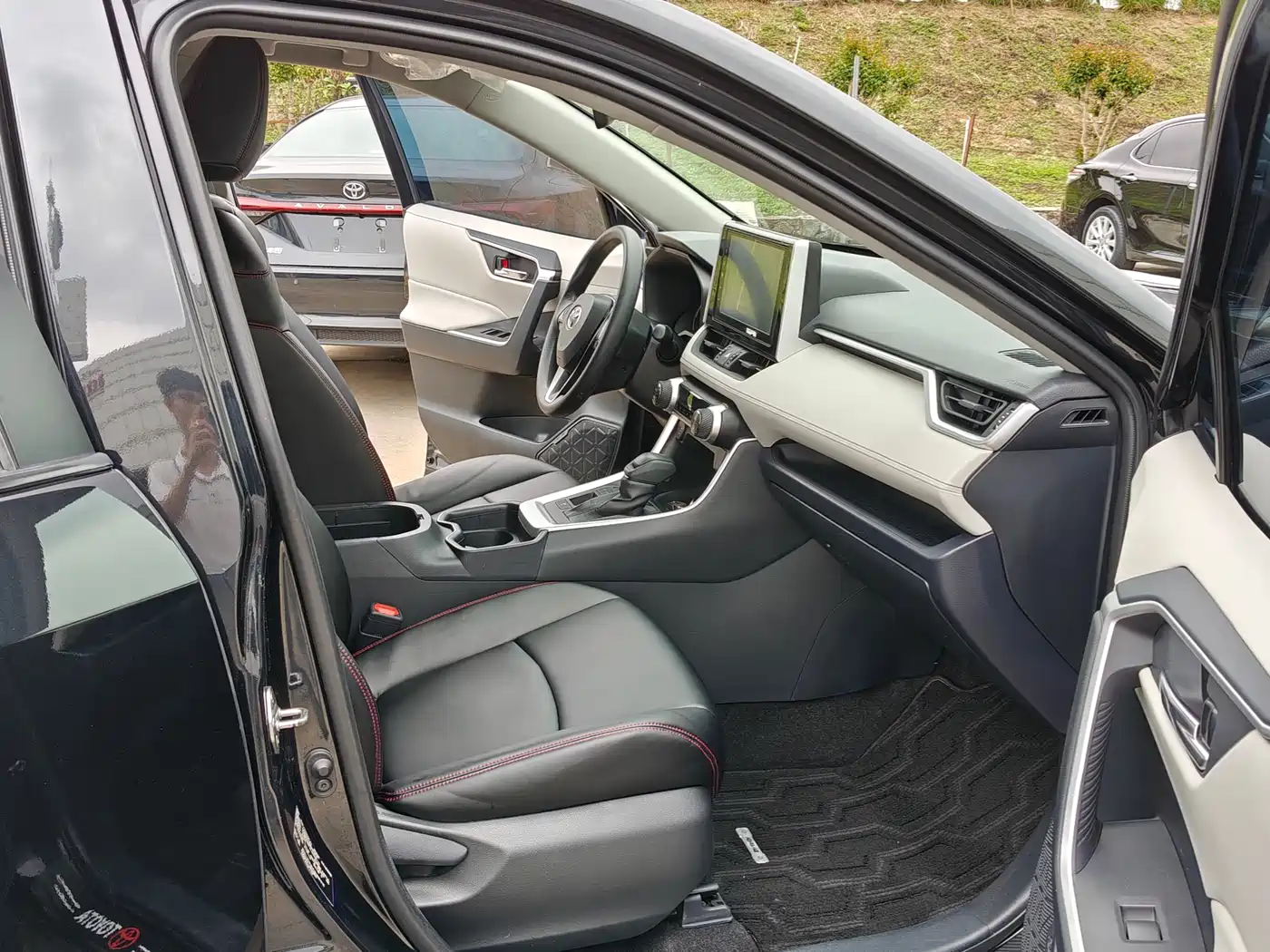Toyota RAV4 Rongfang 2020 Hybrid 2.5L E-CVT 2WD Elite Edition фото 7