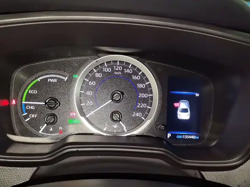 Toyota Corolla 2021 Hybrid 1.8L E-CVT Pioneer Edition фото 5