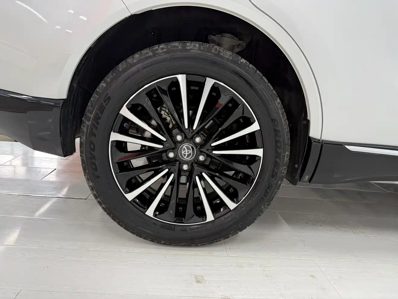 Toyota Venza 2022 Dual Engine 2.5L CVT 4WD Supreme фото 26