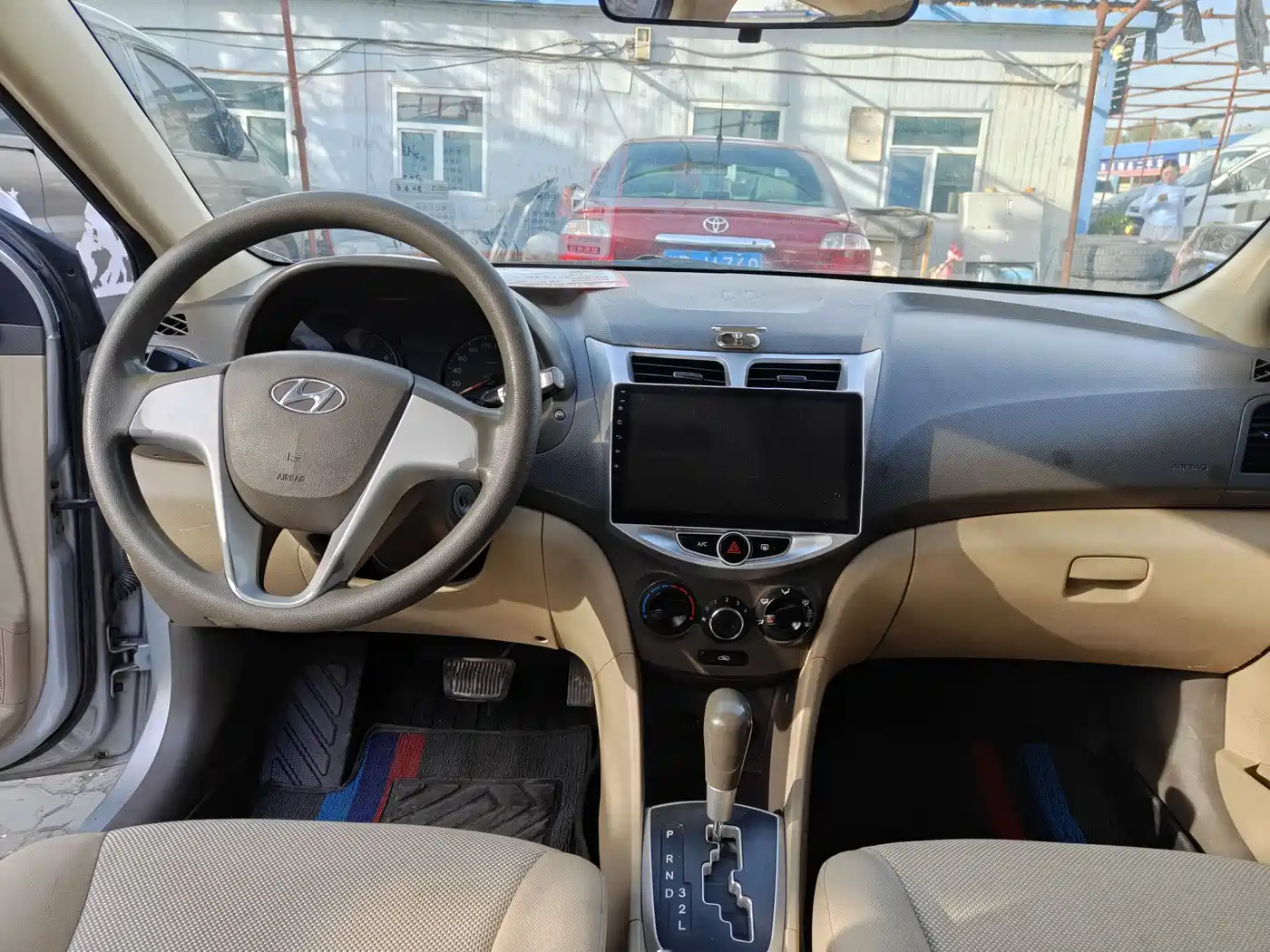 Hyundai Verna 2013 Sedan 1.4L Automatic Standard GL фото 9