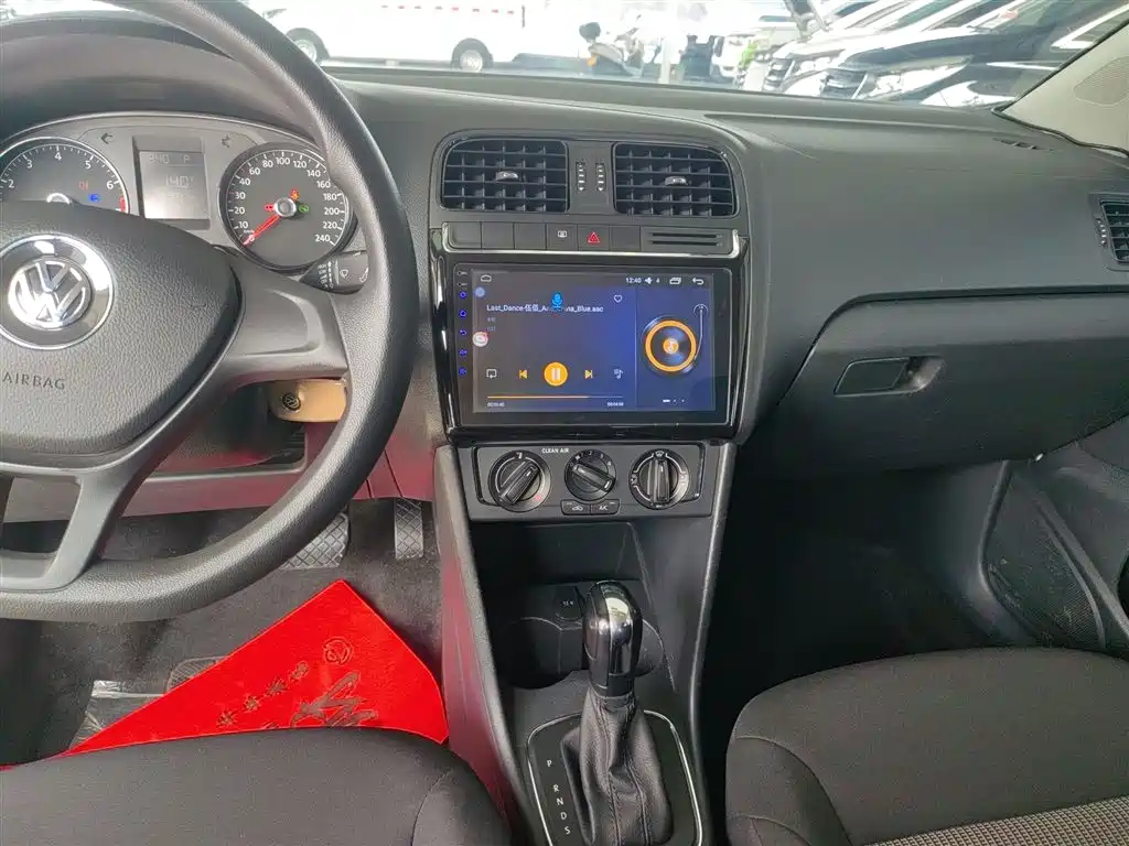 Volkswagen Polo 2016 1.4L Automatic Trend фото 13