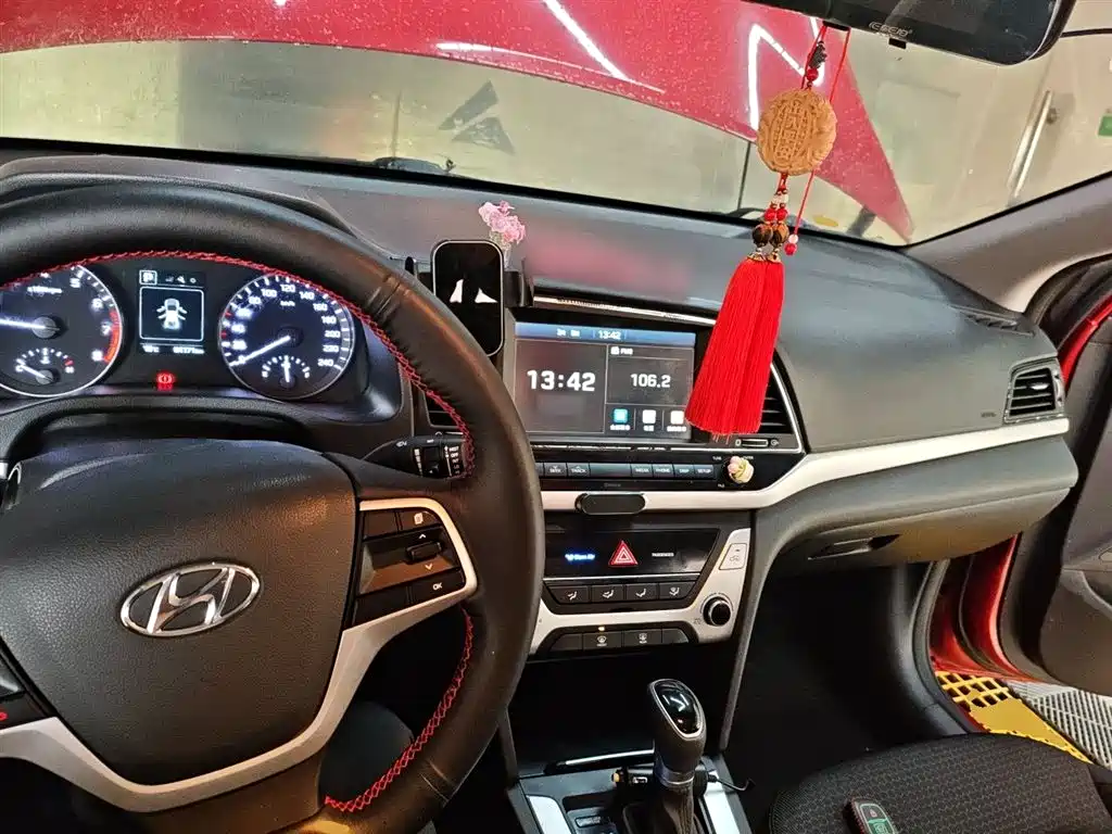 Hyundai Elantra 2016 Model 1.6L Automatic Smart Elite фото 10