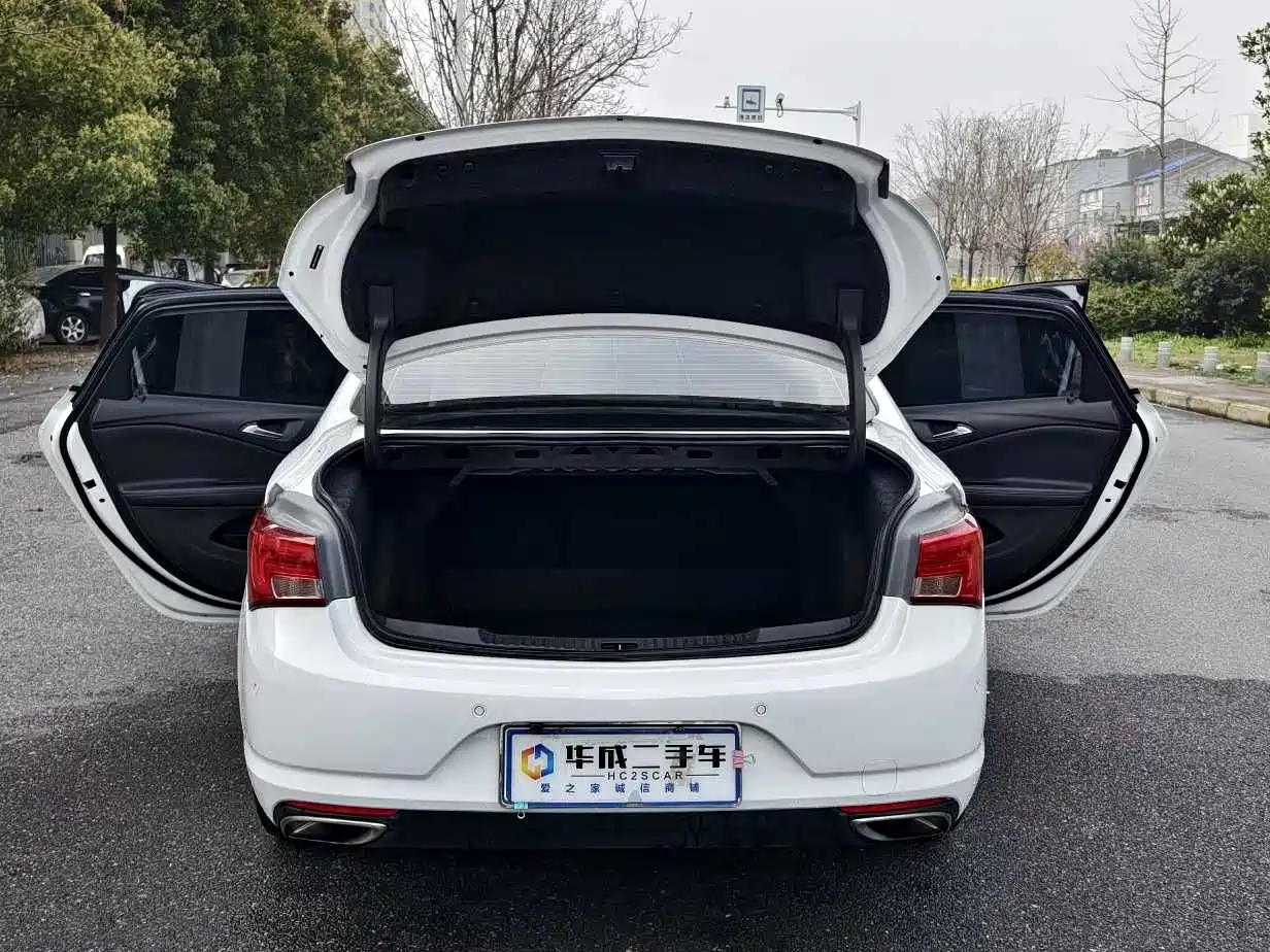 Buick Verano 2018 Sedan 20T Dual Clutch Leading фото 9