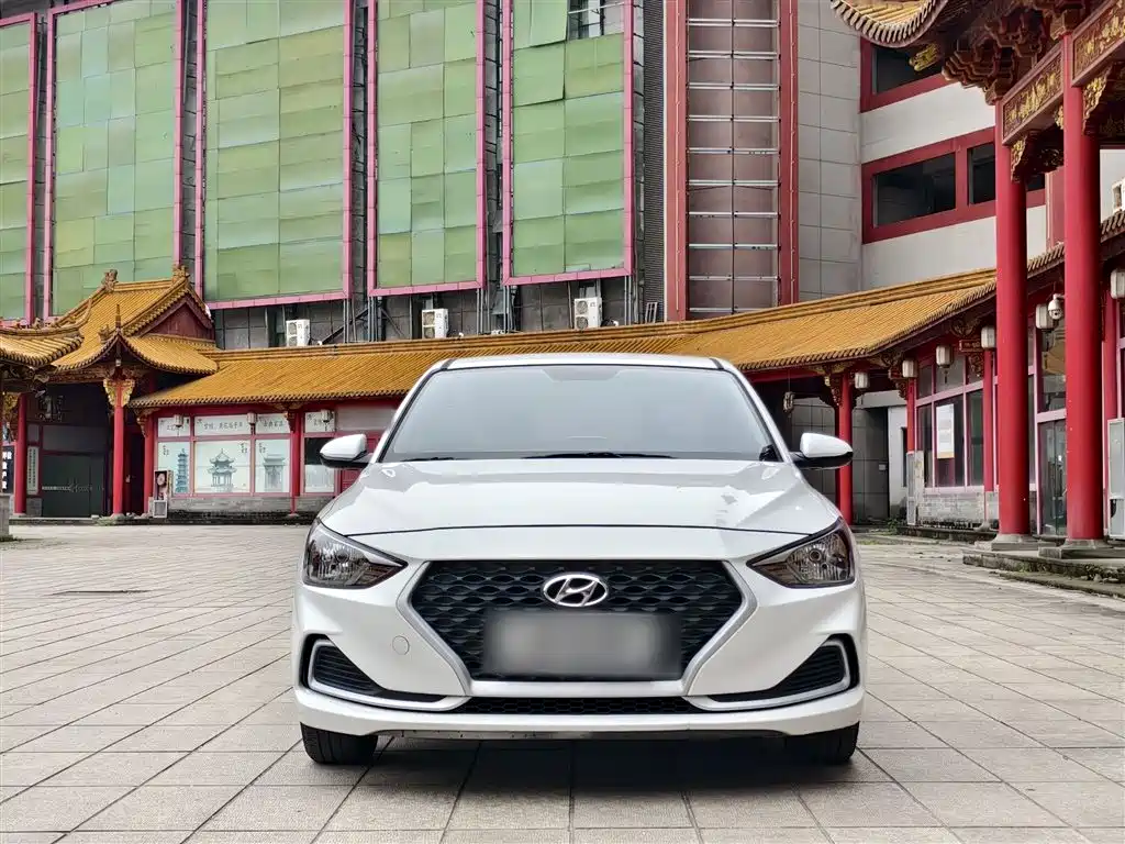 Hyundai Elantra 2020 1.6L Auto GL Pleasing Edition фото 10