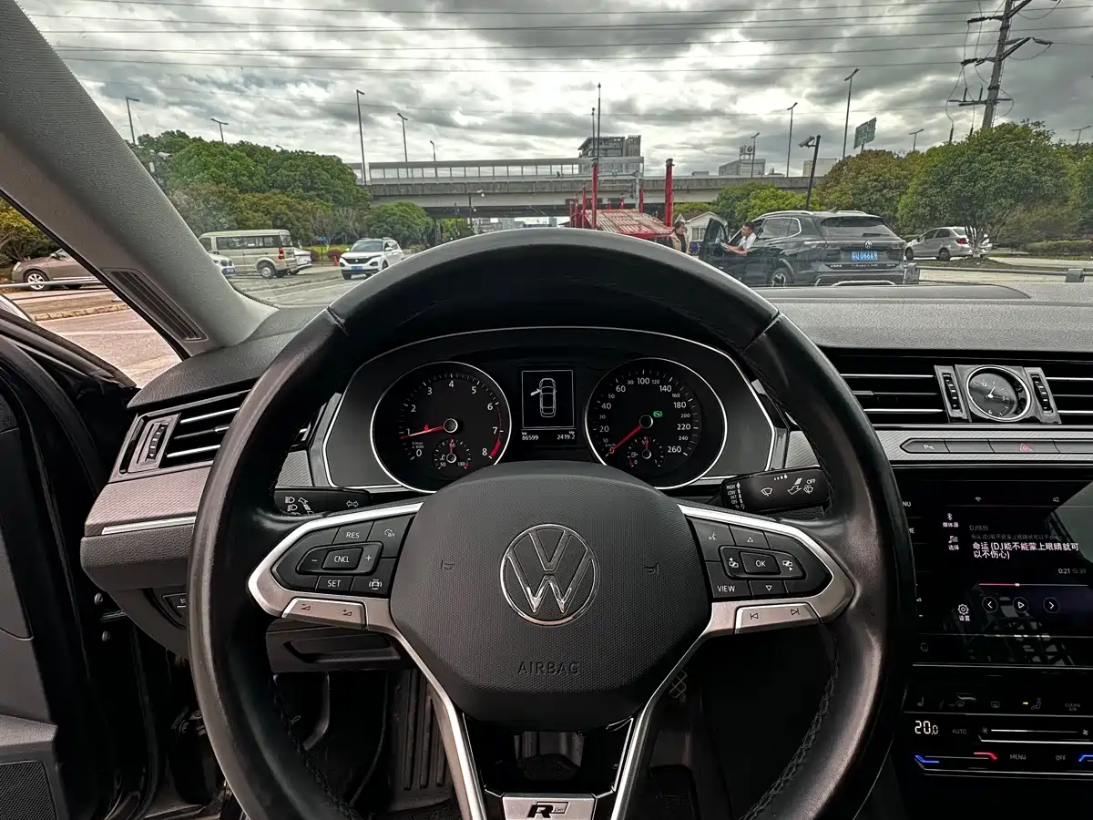 Volkswagen Magotan 2020 330TSI DSG Luxury фото 12