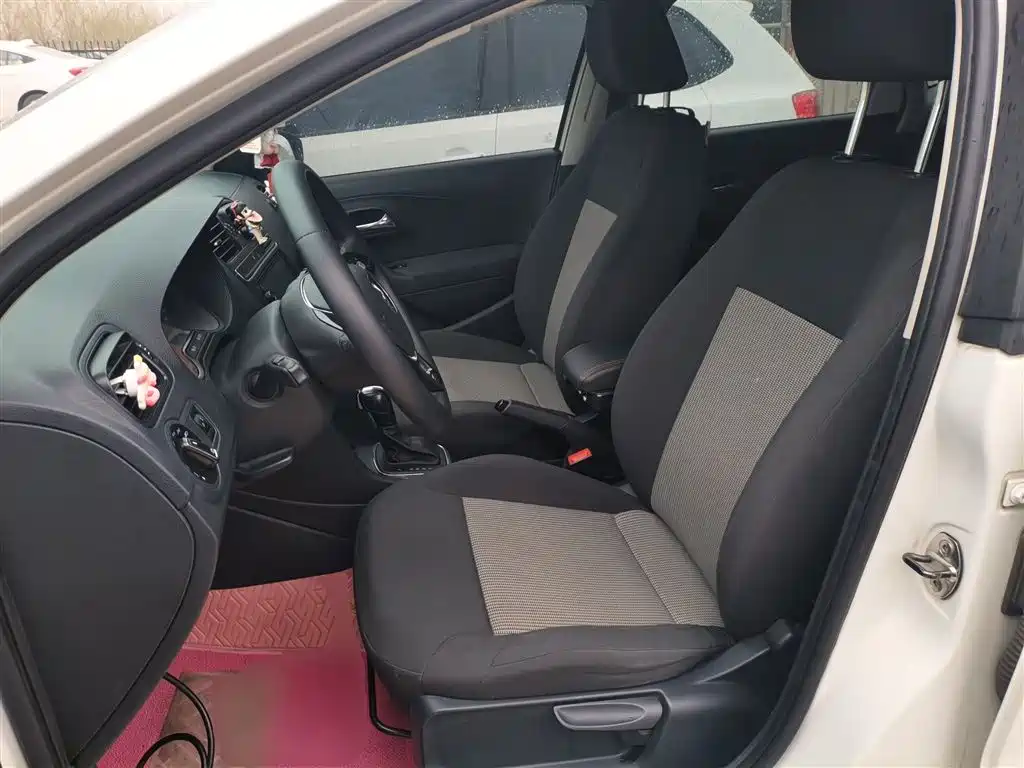 Volkswagen Polo 2016 1.4L Automatic Trend фото 15
