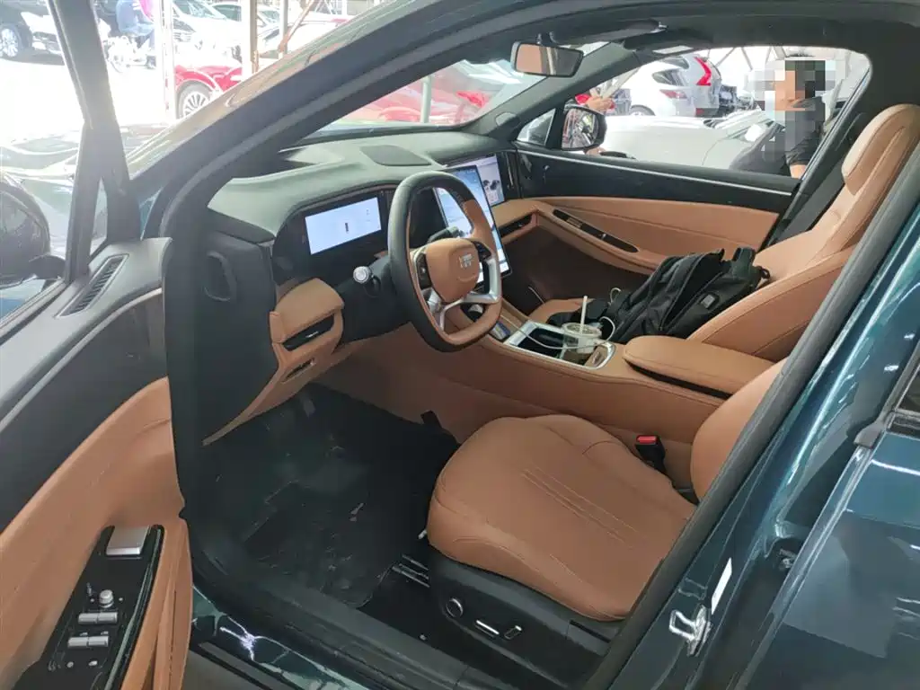 Geely Galaxy Galaxy L7 2025 EM-i 115km Explorer+ Edition фото 8