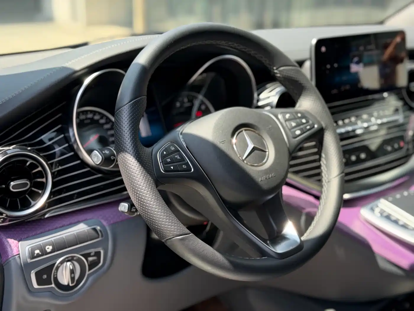 Mercedes-Benz V-Class 2022 V 260 L Long Wheelbase Luxury Edition фото 6