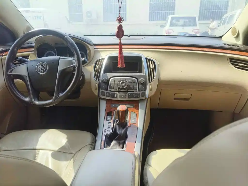 Buick LaCrosse 2010 2009 Model 2.4L Elegance Edition