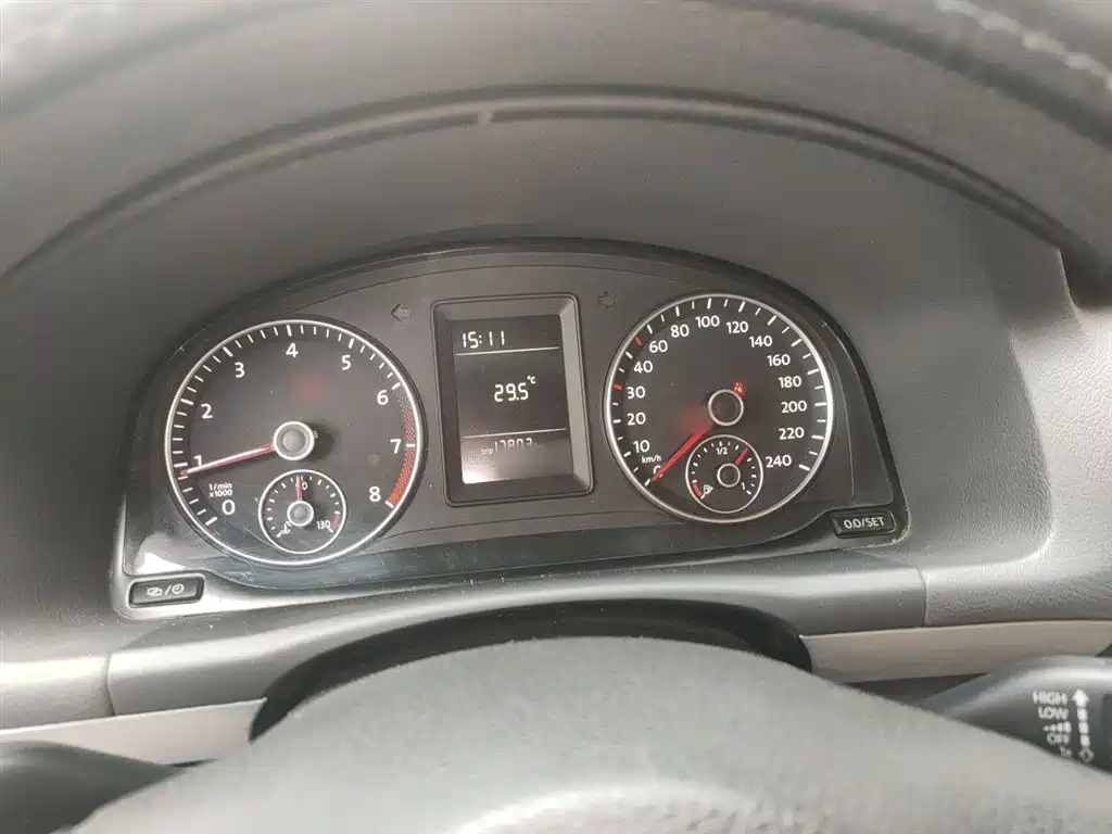 Volkswagen Touran 2015 1.4T Manual Trend Edition 5-seater фото 4