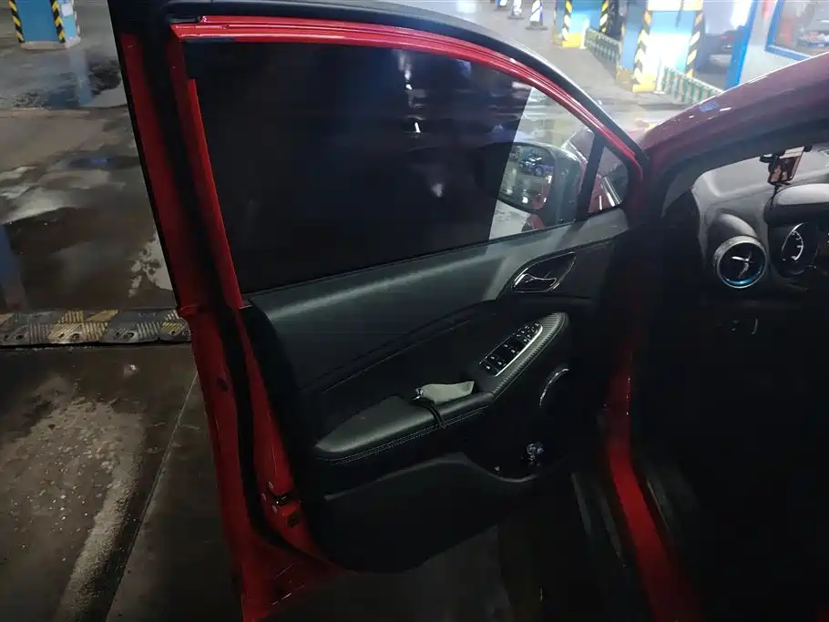 BYD Yuan New Energy 2018 EV360 Smart Connected Cool Edition фото 7