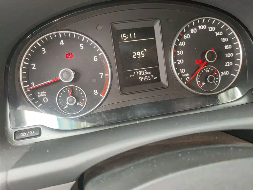 Volkswagen Touran 2015 1.4T Manual Trend Edition 5-seater фото 5