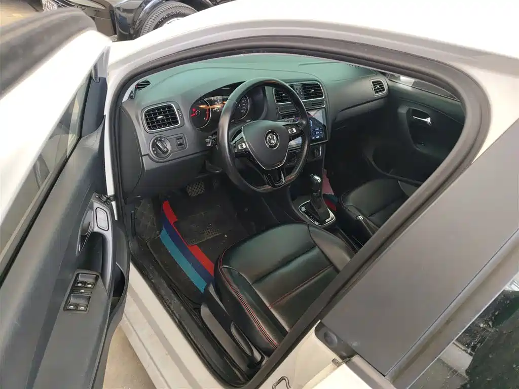 Volkswagen Polo 2016 1.6L Automatic Comfort фото 16