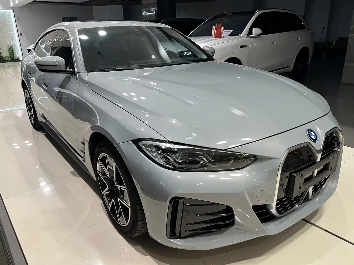BMW i4 2023 eDrive35 фото 3