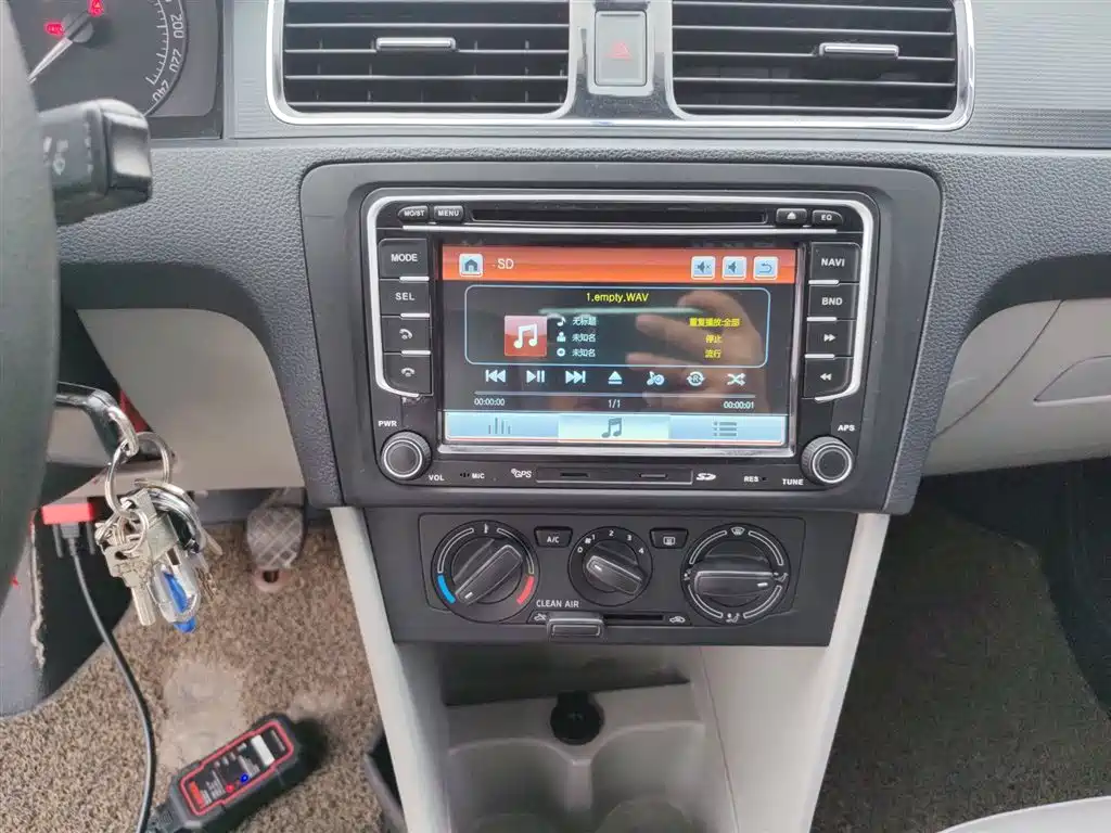 Škoda Rapid 2016 1.6L Manual Pioneer Edition фото 13
