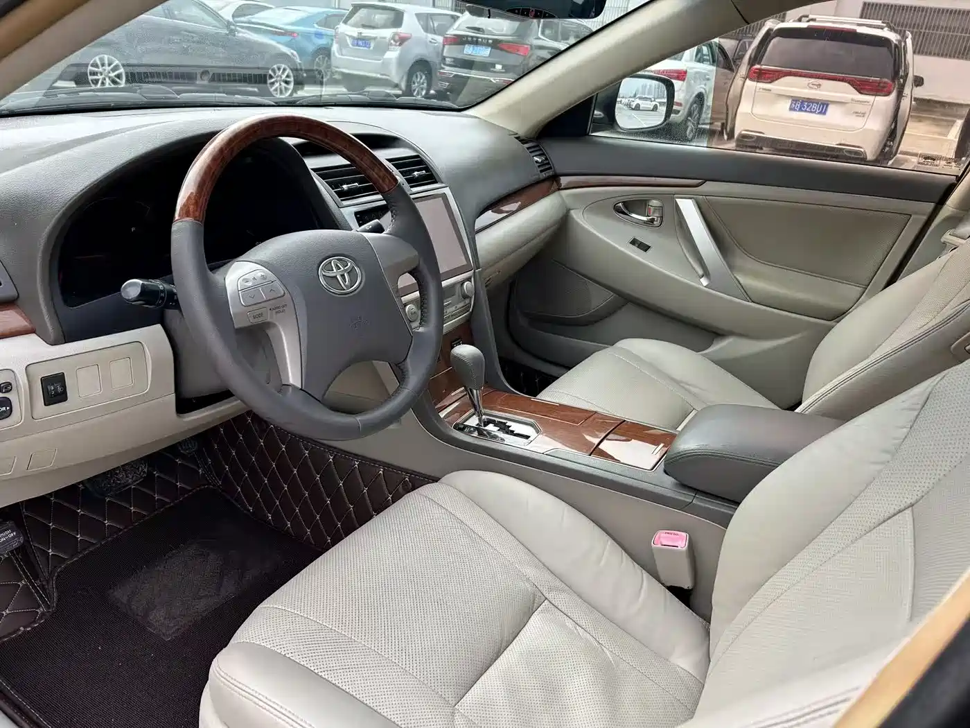 Toyota Camry 2013 200G Classic Luxury Edition фото 12