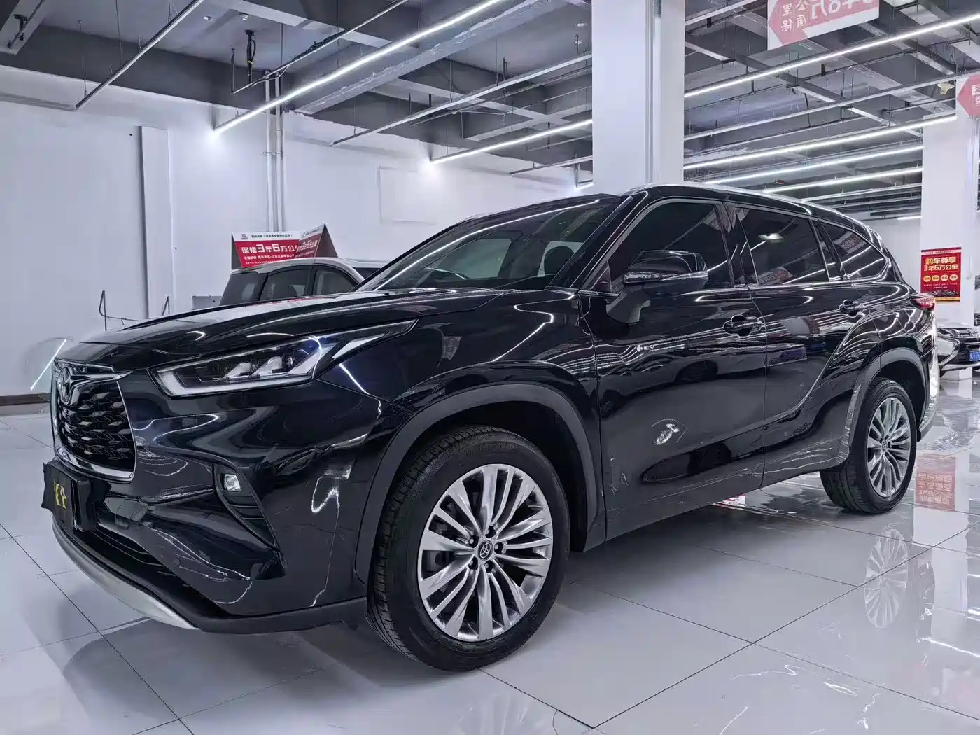 Photo 3 - Toyota Highlander