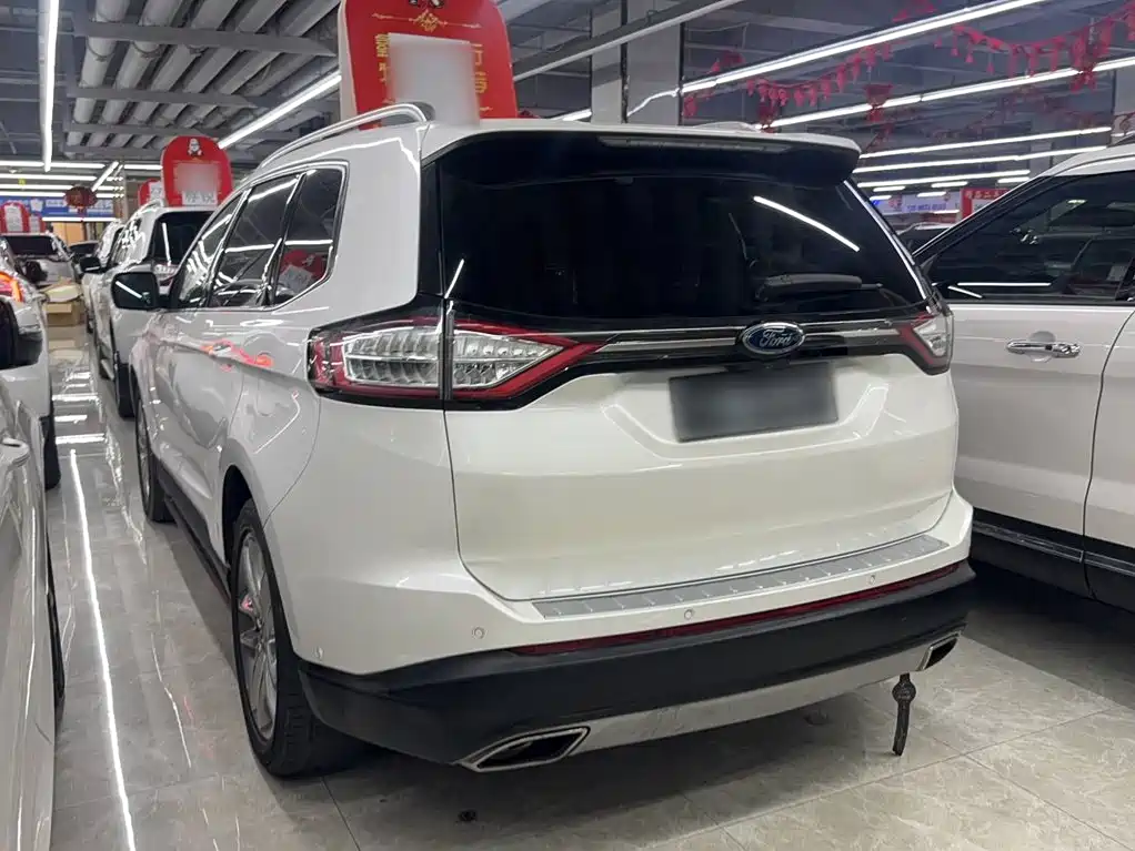 Фото 11 - Ford Edge
