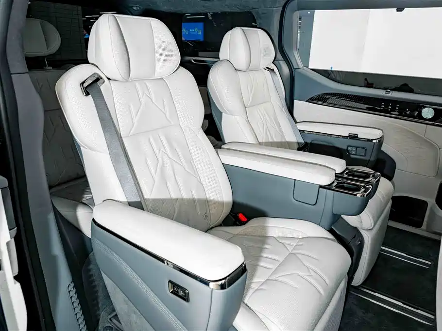 ZEEKR 009 2025 2024 6-seat Executive AWD 108kWh