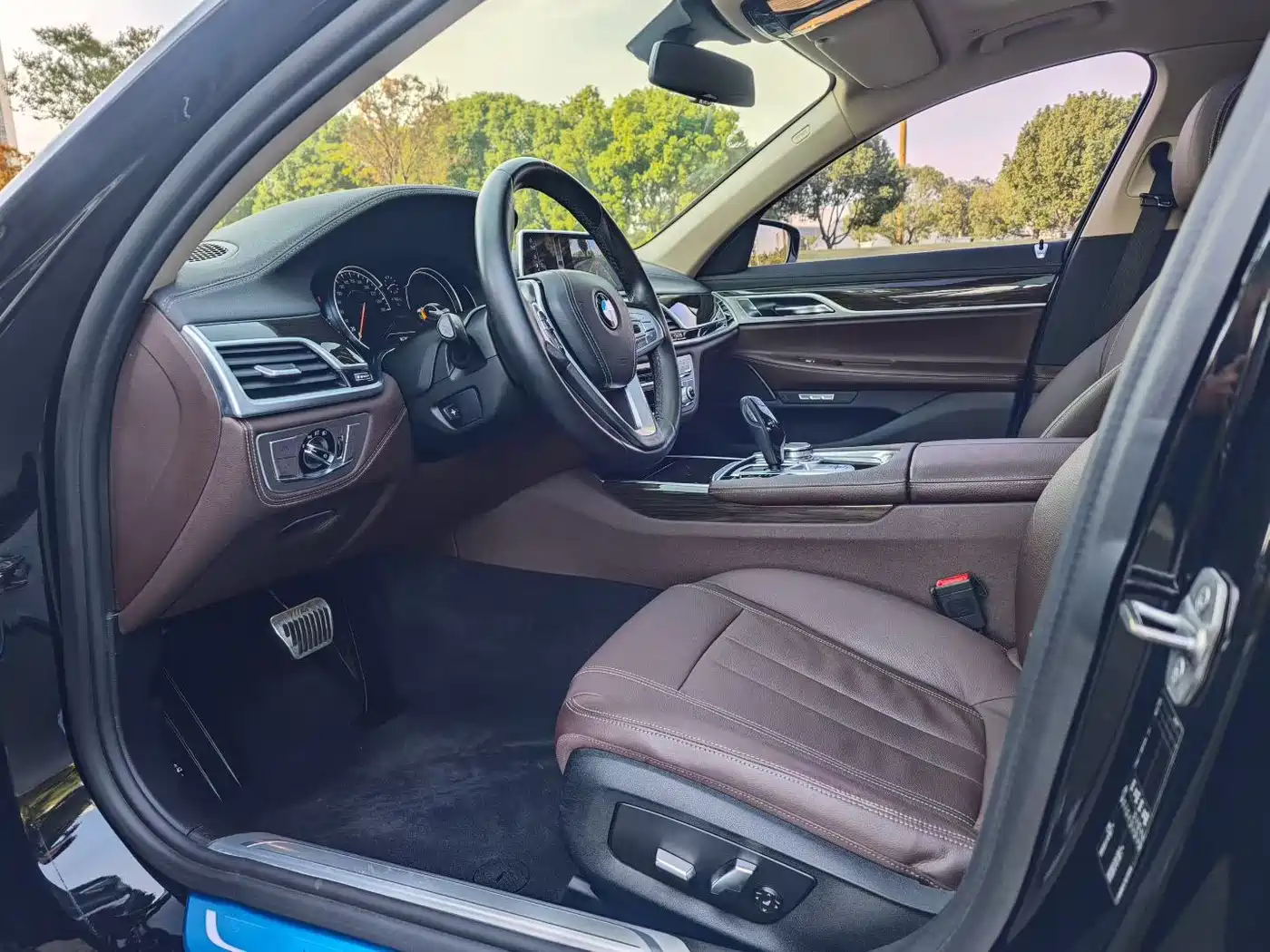BMW 7 Series 2017 730Li Leading Edition фото 6