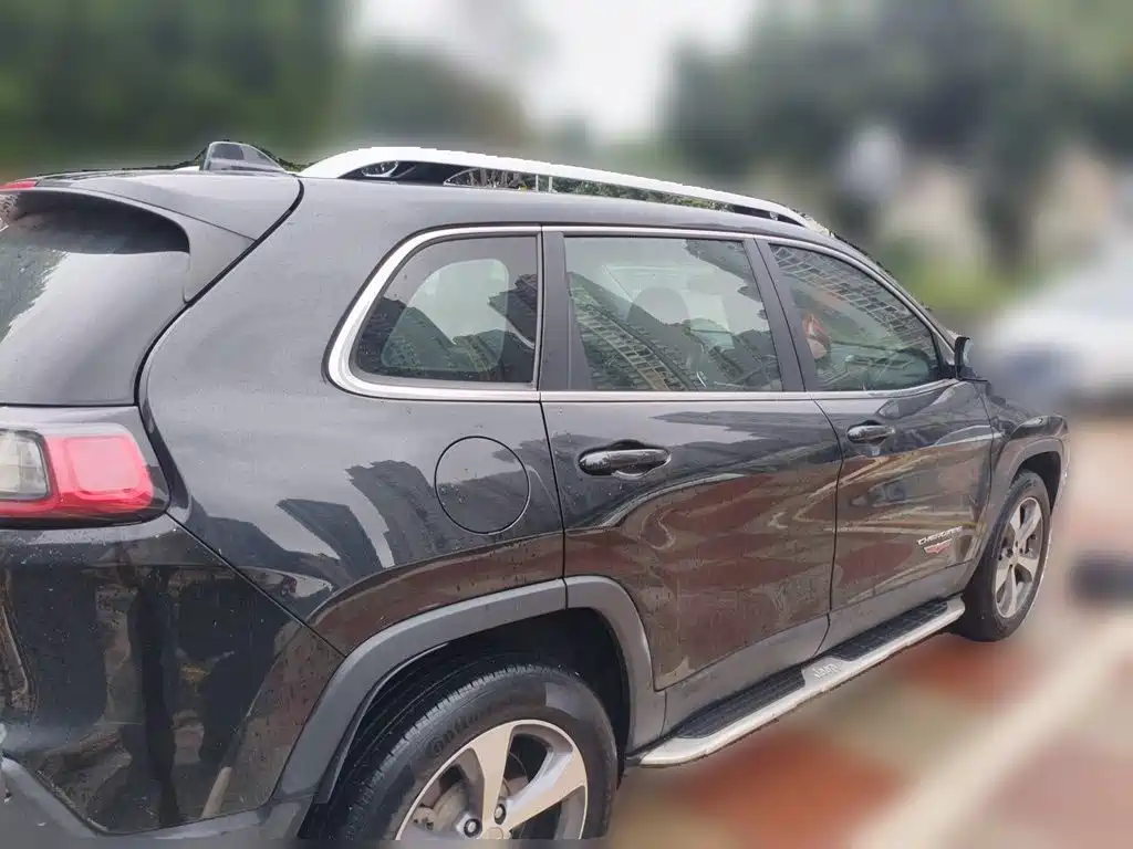 Фото 6 - Jeep Cherokee