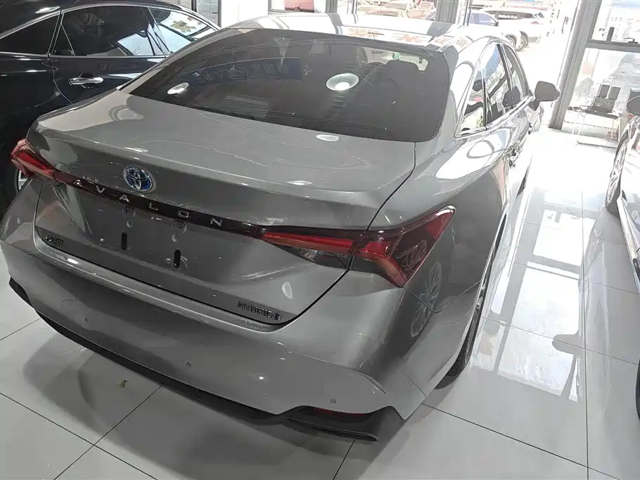 Toyota Avalon 2019 Hybrid 2.5L Luxury Edition China VI фото 3